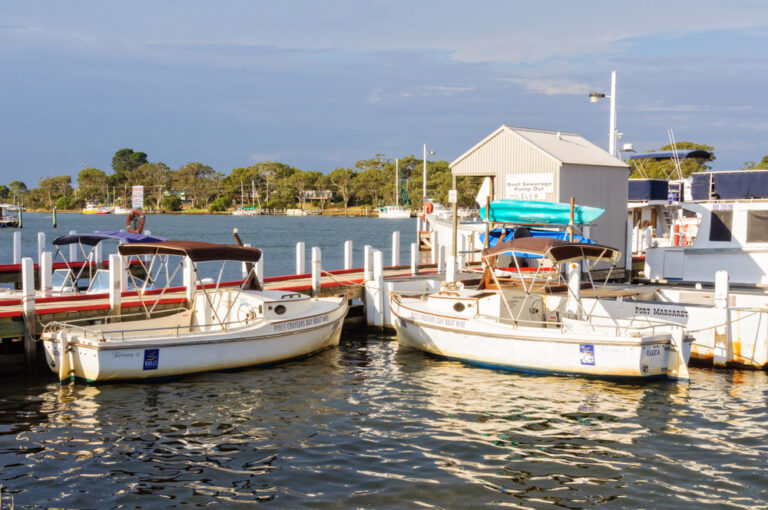 Paynesville,,Victoria,,Australia,-,April,4,,2015:,Boats,For,Hire